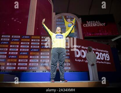 Doha, Qatar. 08Th Oct, 2019 Christina SCHWANITZ. jubilation (Allemagne/3ème place). Gagnant de la compétition féminine, fusil sur 04.10.2019 Championnats du monde d'athlétisme 2019 à Doha/Qatar, à partir de la 27.09. - 10.10.2019. Utilisation dans le monde entier | Credit : dpa/Alamy Live News Banque D'Images