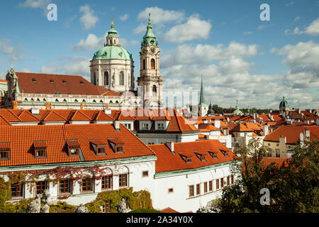 St Nicholas church dans Mala Strana, Prague. Banque D'Images