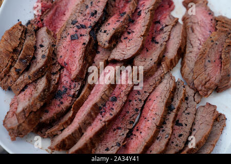 Détail de tranches de viande grillé bifteck de flanc grillé, Karlovy Vary, République Tchèque, Europe Banque D'Images