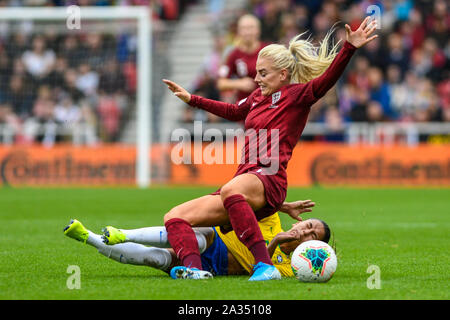 Middlesbrough, Royaume-Uni. 05 Oct, 2019. MIDDLESBROUGH, Angleterre 5 OCTOBRE Oliveira Debora du Brésil s'attaque à des femmes Alex Greenwood de l'Angleterre les femmes au cours du match amical entre l'Angleterre et le Brésil Femmes Les femmes au stade Riverside, Middlesbrough le samedi 5 octobre 2019.( Crédit : Iam Burn | MI News) photographie peut uniquement être utilisé pour les journaux et/ou magazines fins éditoriales, licence requise pour l'usage commercial Crédit : MI News & Sport /Alamy Live News Banque D'Images