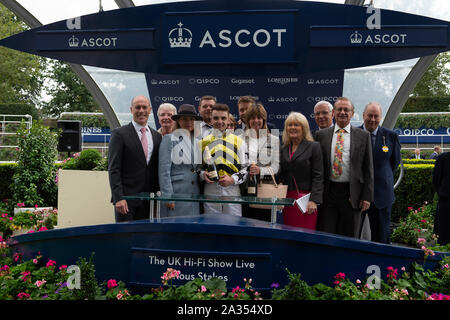 Ascot, Berkshire, Royaume-Uni. 5ème Oct, 2019. Ascot, Berkshire, Royaume-Uni. 5ème Oct, 2019. Jockey Connor Beasley remporte le hi-fi UK Show Live Rous Stakes (classe 1) sur l'or du Dakota. Doug Graham propriétaires & Ian Davison, Formateur Michael Dods. Credit : Maureen McLean/Alamy Live News Crédit : Maureen McLean/Alamy Live News Banque D'Images