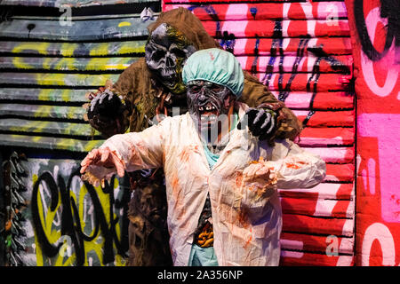 Leake Street, Waterloo, London, UK. 5ème Oct, 2019. Zombies à Londres pour la Journée mondiale de Zombie. Crédit : Matthieu Chattle/Alamy Live News Banque D'Images