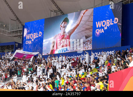 Doha, Qatar. 4ème Oct, 2019. DOHA - QATAR - 4 OCT : Mutaz Essa Barshim du Qatar célèbre sa victoire dans la finale du saut en hauteur au jour 8 de la 17e Championnats du monde d'athlétisme de l'IAAF 2019 Doha au Khalifa International Stadium le 27 septembre 2019 à Doha, Qatar.Gary Mitchell/Sopa Crédit Images : Gary Mitchell, GMP Media/Alamy Live News Crédit : Gary Mitchell, GMP Media/Alamy Live News Banque D'Images