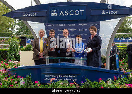 Ascot, Berkshire, Royaume-Uni. 5ème Oct, 2019. Week-end de course d'automne et fête de la bière d'Ascot, Ascot Racecourse, Jockey Silvestre De Sousa remporte l'établissement d'objectifs Raceday £3m Cumberland Lodge Stakes sur l'Morando (FR). Propriétaire de course King Power Co Ltd, Formateur Andrew Balding, Kingsclere, parrain King Power International Co Ltd. Crédit : Maureen McLean/Alamy Live News Crédit : Maureen McLean/Alamy Live News Banque D'Images