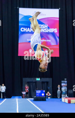 Birmingham, Angleterre, RU. 28 septembre 2019. Benjamin Goodall (OLGA Poole) en action au cours de la Trampoline, Tumbling et DMT Qualificatifs Championnat Britannique à l'Arena Birmingham, Birmingham, Royaume-Uni. Banque D'Images