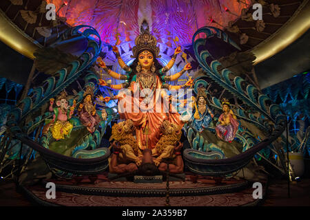 Kolkata, Inde. 06Th Oct, 2019. La Déesse Durga Idol à Rajdanga Naba Udayan Sangha. Ce festival se poursuivra jusqu'au 8 octobre 2019. (Photo de Jodhpur Banerjee/Pacific Press) Credit : Pacific Press Agency/Alamy Live News Banque D'Images