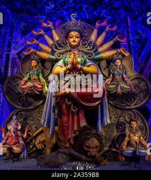 Kolkata, Inde. 06Th Oct, 2019. La Déesse Durga Idol à Bosepukur Sitala Mandir. (Photo de Jodhpur Banerjee/Pacific Press) Credit : Pacific Press Agency/Alamy Live News Banque D'Images