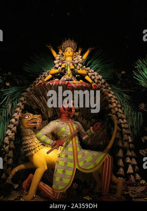 Kolkata, Inde. 06Th Oct, 2019. La Déesse Durga Idol à Kasba Bosepukur Talbagan. (Photo de Jodhpur Banerjee/Pacific Press) Credit : Pacific Press Agency/Alamy Live News Banque D'Images