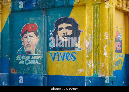 Graffitis politiques et art ornent les murs de La Havane, Cuba Banque D'Images