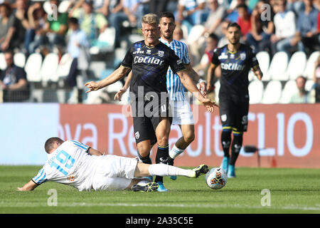 Ferrara, Italie. 05 Oct, 2019. Andreas Cornelius de Parma Calcio et Jasmin Kurtic Spal de au cours de la Serie A match entre Parme et Spal Calcio 1913 au Stadio Paolo Mazza, Ferrara, Italie le 5 octobre 2019. Photo par Luca Pagliaricci. Usage éditorial uniquement, licence requise pour un usage commercial. Aucune utilisation de pari, de jeux ou d'un seul club/ligue/dvd publications. Credit : UK Sports Photos Ltd/Alamy Live News Banque D'Images