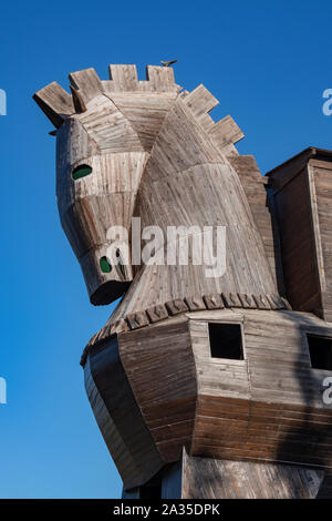Cheval de Troie géant réplique en bois dans la ville antique de Troie à Çanakkale, Turquie Banque D'Images