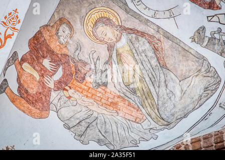 La naissance de Jésus à Bethléem, une peinture murale d'environ l'année 1500 dans l'église de Sainte Marie, Elseneur, Danemark, le 14 mai, 2019 Banque D'Images