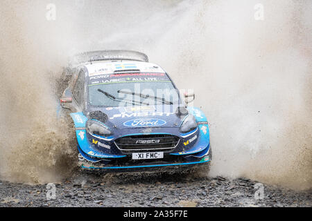 Llanidloes, UK. 5ème Oct, 2019. Pontus Tidemand et co-pilote Ola Floene concurrence dans leur leur M-Sport Ford Fiesta WRC lors de l'étape 13 du Wales Rally GB, Crédit : Jason Richardson/Alamy Live News Banque D'Images