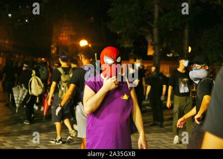 Hong Kong, Chine. 4ème Oct, 2019. Des milliers de manifestants prendre les rues de Hong Kong pour protester contre la décision du gouvernement d'invoquer les pouvoirs d'urgence pour l'interdiction des masques. Gonzales : Crédit Photo/Alamy Live News Banque D'Images