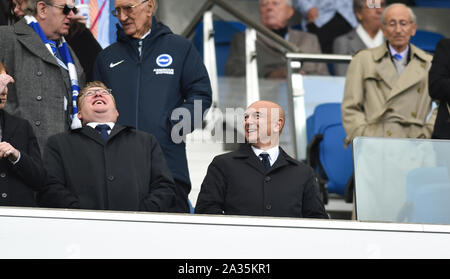 Brighton UK 5 Octobre - Tottenham président Daniel Levy au cours de la Premier League match entre Brighton et Hove Albion et Tottenham Hotspur à l'Amex Stadium - usage éditorial uniquement. Pas de merchandising. Pour des images de football Premier League FA et restrictions s'appliquent inc. aucun internet/mobile l'usage sans licence FAPL - pour plus de détails Football Dataco contact Crédit : Simon Dack TPI / Alamy Live News Banque D'Images