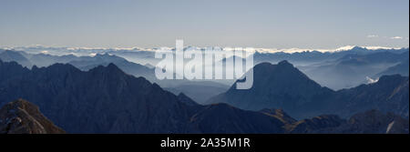 Vue panoramique depuis le sommet de la Zugspitze Banque D'Images