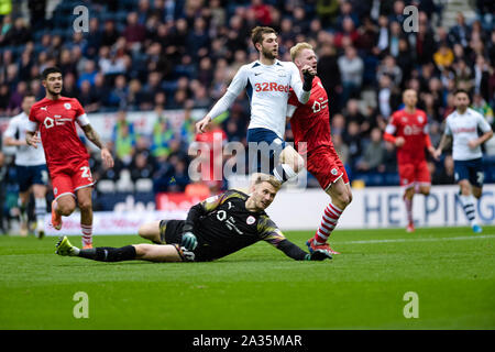 Preston, Royaume-Uni. Le 05 Oct 2019. Preston North End de l'avant Tom Barkhuizen rend 2-1 pendant le ciel parier match de championnat entre Preston North End et Barnsley à Deepdale, Preston le samedi 5 octobre 2019. (Crédit : Andy Whitehead | MI News) photographie peut uniquement être utilisé pour les journaux et/ou magazines fins éditoriales, licence requise pour l'usage commercial Crédit : MI News & Sport /Alamy Live News Banque D'Images