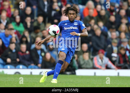 Burnley, Royaume-Uni. 05 Oct, 2019. Alex Iwobi d'Everton en action. Premier League, Burnley v Everton à Turf Moor à Burnley, Lancashire le samedi 5 octobre 2019. Ce droit ne peut être utilisé qu'à des fins rédactionnelles. Usage éditorial uniquement, licence requise pour un usage commercial. Aucune utilisation de pari, de jeux ou d'un seul club/ligue/dvd publications. Photos par Chris Stading/Andrew Orchard la photographie de sport/Alamy live news Crédit : Andrew Orchard la photographie de sport/Alamy Live News Banque D'Images