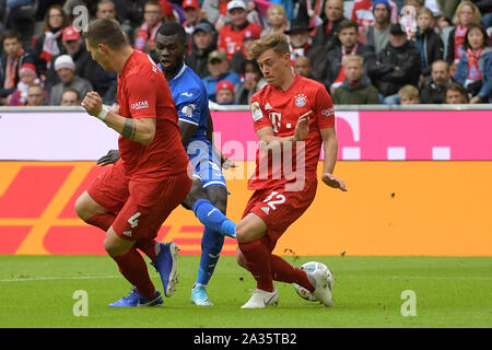 05.10.2019, xemx, Fussball 1.Bundesliga, le FC Bayern München - TSG 1899 Hoffenheim emspor, V.L. Niklas Suele (FC Bayern München # 4), Ihlas Bebou (TSG Banque D'Images