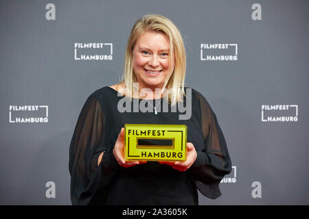 Hambourg, Allemagne. 05 Oct, 2019. Le Gräfe-Höft Junafilm (Verena gagnant) de l'Hambourg prix producteur 'Deutsche Kinoproduktionen» est debout sur le tapis rouge à la fin de l'Hambourg Festival du Film. Credit : Georg Wendt/dpa/Alamy Live News Banque D'Images