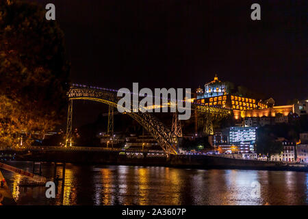 Pont Dom Luis dans la ville de Porto de nuit Banque D'Images