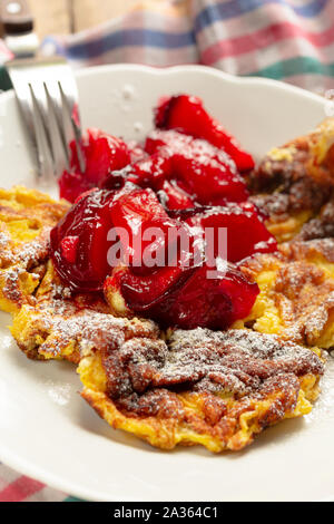 Kaiserschmarrn, dessert Crêpes traditionnelles autrichiennes Banque D'Images