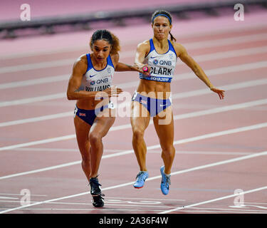 DOHA, QATAR. 05 Oct, 2019. Zoey Clark (à droite) et Jodie Willians (gauche) la concurrence sur les femmes relais 4x100 Master H2 pendant 9 jours de l'IAAF World Athletics Championships - 2019 de Doha à Khalifa International Stadium le Samedi, Octobre 05, 2019 À DOHA, QATAR. Credit : Taka G Wu/Alamy Live News Banque D'Images