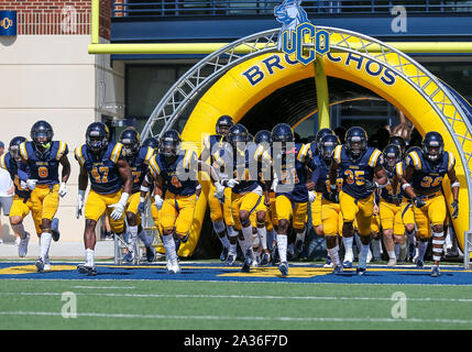 Edmond, OK, USA. 05 Oct, 2019. La Central Michigan Bronchos prendre le terrain avant un match de football entre le Fort Hays State Tigers et le centre de l'Oklahoma à Bronchos Wantland Stadium à Edmond, OK. Siegel gris/CSM/Alamy Live News Banque D'Images