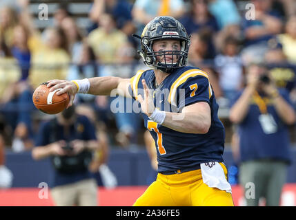 Edmond, OK, USA. 05 Oct, 2019. Le centre de Montana quarterback sera Collins (7) lors d'un match de football entre le Fort Hays State Tigers et le centre de l'Oklahoma à Bronchos Wantland Stadium à Edmond, OK. Siegel gris/CSM/Alamy Live News Banque D'Images