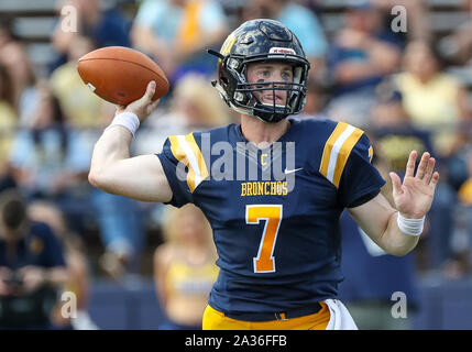 Edmond, OK, USA. 05 Oct, 2019. Le centre de Montana quarterback sera Collins (7) lors d'un match de football entre le Fort Hays State Tigers et le centre de l'Oklahoma à Bronchos Wantland Stadium à Edmond, OK. Siegel gris/CSM/Alamy Live News Banque D'Images