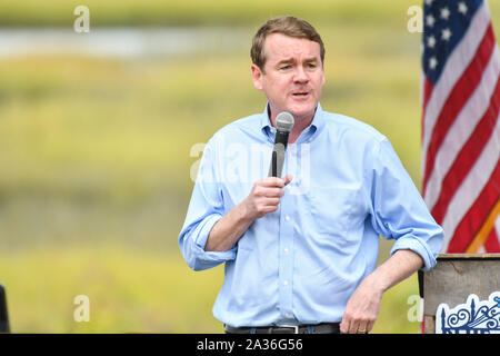 Charleston, États-Unis. 05 octobre, 2019. Le sénateur américain et candidat démocrate Michael Bennet partisans des adresses lors de l'Assemblée SCDP Jamboree Bleu 5 Octobre 2019 à Charleston, Caroline du Sud. Crédit : Richard Ellis/Richard Ellis/Alamy Live News Banque D'Images