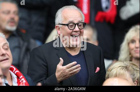 Freiburg, Allemagne. 05 Oct, 2019. firo : 05.10.2019 Football, Football : 1. Saison 2019/2020 Bundesliga, SC Freiburg - BVB Borussia Dortmund DFB-président, Fritz Keller, le geste, le geste, l'utilisation de crédit dans le monde entier | : dpa/Alamy Live News Banque D'Images