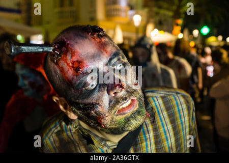 Sitges, Espagne. 05 Oct, 2019. Zombie Walk 2019 Sitges dans les 52 Sitges- international fantastic film festival de la Catalogne.Chaque année, le premier samedi du festival du film de Sitges, la 'Sitges Zombie Walk" est maintenu. (Photo par Francisco José Pelay/Pacific Press) Credit : Pacific Press Agency/Alamy Live News Banque D'Images