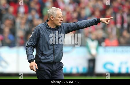 Freiburg, Allemagne. 05 Oct, 2019. firo : 05.10.2019 Football, Football : 1. Saison 2019/2020 Bundesliga, SC Fribourg - Borussia Dortmund 2 : 2 SCF coach, Christian Streich, le geste, le geste, l'utilisation dans le monde entier | Crédit : afp/Alamy Live News Banque D'Images