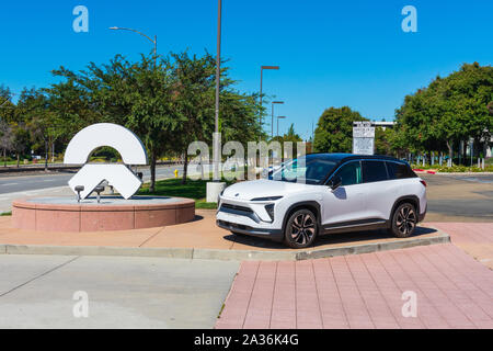 NIO ES6 SUV électrique voiture semi-autonome sur l'écran près de constructeur automobile chinois logiciel NIO development office dans la Silicon Valley Banque D'Images