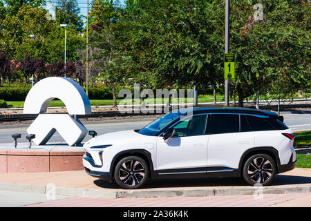 NIO ES6 SUV électrique voiture semi-autonome sur l'écran près de constructeur automobile chinois logiciel NIO development office dans la Silicon Valley Banque D'Images