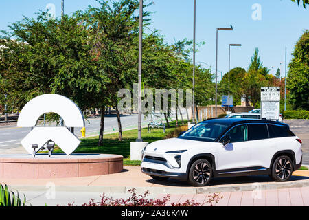 NIO ES6 SUV électrique voiture semi-autonome sur l'écran près de constructeur automobile chinois logiciel NIO development office dans la Silicon Valley Banque D'Images