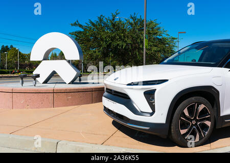 NIO ES6 SUV électrique voiture semi-autonome sur l'écran près de constructeur automobile chinois logiciel NIO development office dans la Silicon Valley Banque D'Images