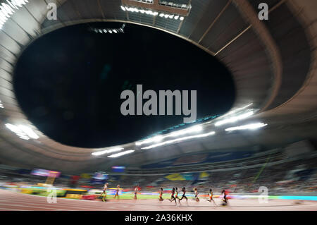 Doha, Qatar. 5ème Oct, 2019. Les athlètes s'affrontent lors de la finale du 5 000 m féminin à l'IAAF 2019 Championnats du monde d'athlétisme à Doha, Qatar, le 5 octobre 2019. Crédit : Li Gang/Xinhua/Alamy Live News Banque D'Images