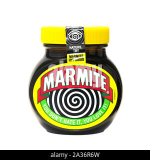 SWINDON, Royaume-Uni - Octobre 5, 2019 : Pot de Marmite d'hypnose sur un fond blanc, vous elle n'est pas , vous l'aimez Banque D'Images