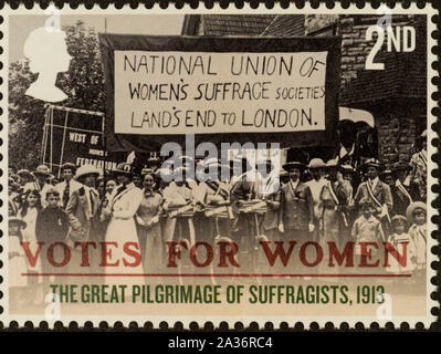 Le vote des femmes stamp, publié en février 15, 2018, par Royal Mail, au Royaume-Uni. Collection privée. Sa conception est en vedette photographie de campagne dans la décennie avant le droit de vote passant 1918 Loi sur la représentation du peuple. Le grand pèlerinage de suffragettes, 1913. Banque D'Images