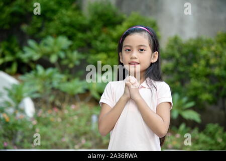 Un mignon femelle divers prier Banque D'Images