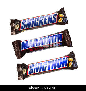 SWINDON, Royaume-Uni - 29 septembre 2016 : Snickers, Marathon et Snicthon chocolat sur fond blanc Banque D'Images