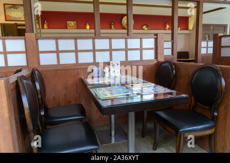 Moscou, Russie - le 31 juillet 2019 restaurant de style japonais : président de l'intérieur et de table Banque D'Images