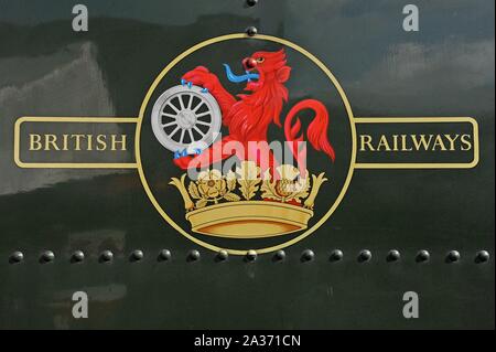 Un logo British Railways connu sous le nom de "Ferret et de fléchettes" sur l'offre de steam locomotive 7029 Château-d'Oisans à Tyseley Railway Centre Banque D'Images