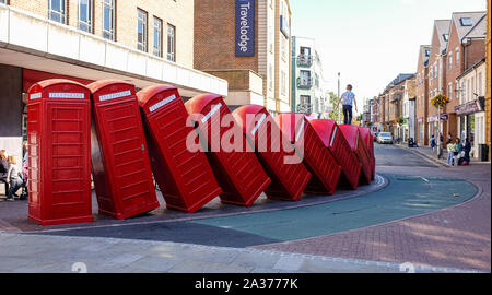 Kingston Upon Thames South West London UK - par David Mach téléphone rouge fort sculpture photographie prise par Simon Dack Banque D'Images