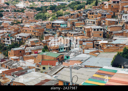 Plus d'avis sur des maisons sur les collines de Comuna 13 à Medellin, Colombie Banque D'Images