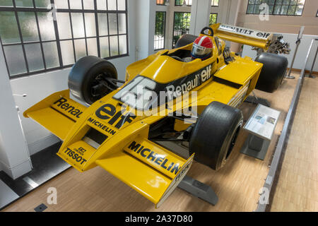 Une Renault RS01/2 voiture de Formule 1, la première voiture F1 turbocompressé, Deutsches Museum Verkehrszentrum (Musée allemand des transports), Munich, Allemagne. Banque D'Images