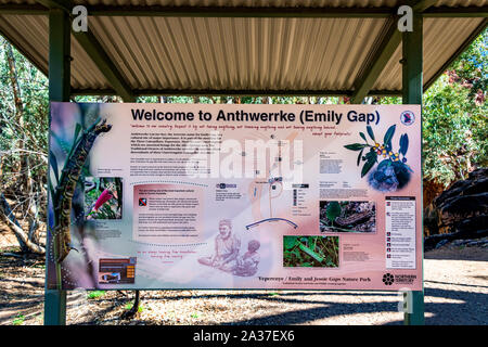 Emily Gap Parc national du Territoire du Nord de l'information welcome sign Banque D'Images