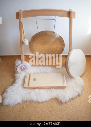 Le son d'un gong et monocorde de cérémonie calmantes et relaxantes Banque D'Images